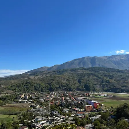 Nyaraló Llanaj Memaliaj