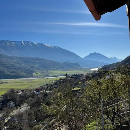 Llanaj Casa de Férias